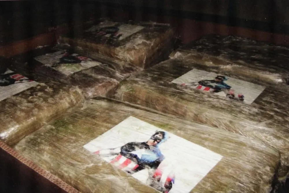 Parte del cargamento encontrado en el túnel