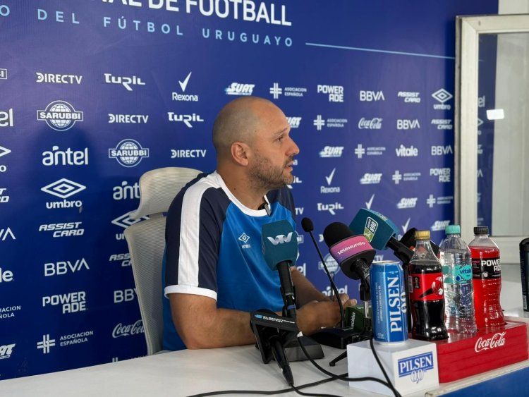 Jadson Viera en una conferencia de prensa con Nacional Jadson Viera en una conferencia de prensa con Nacional