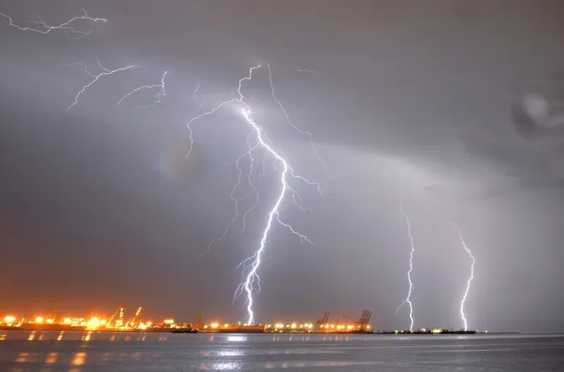 Meteorólogo explicó por qué no se previó la tormenta que sorprendió a Montevideo este miércoles y qué fue lo que "complicó el panorama"