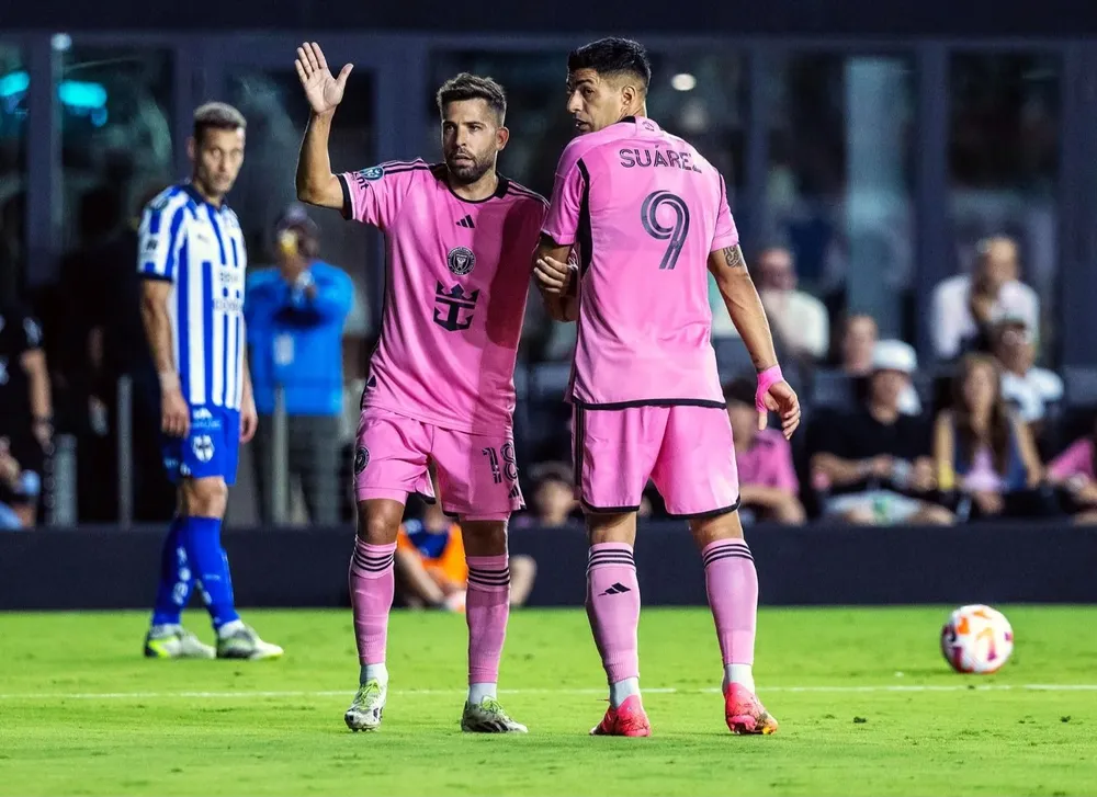 Jordi Alba y Luis Suárez
