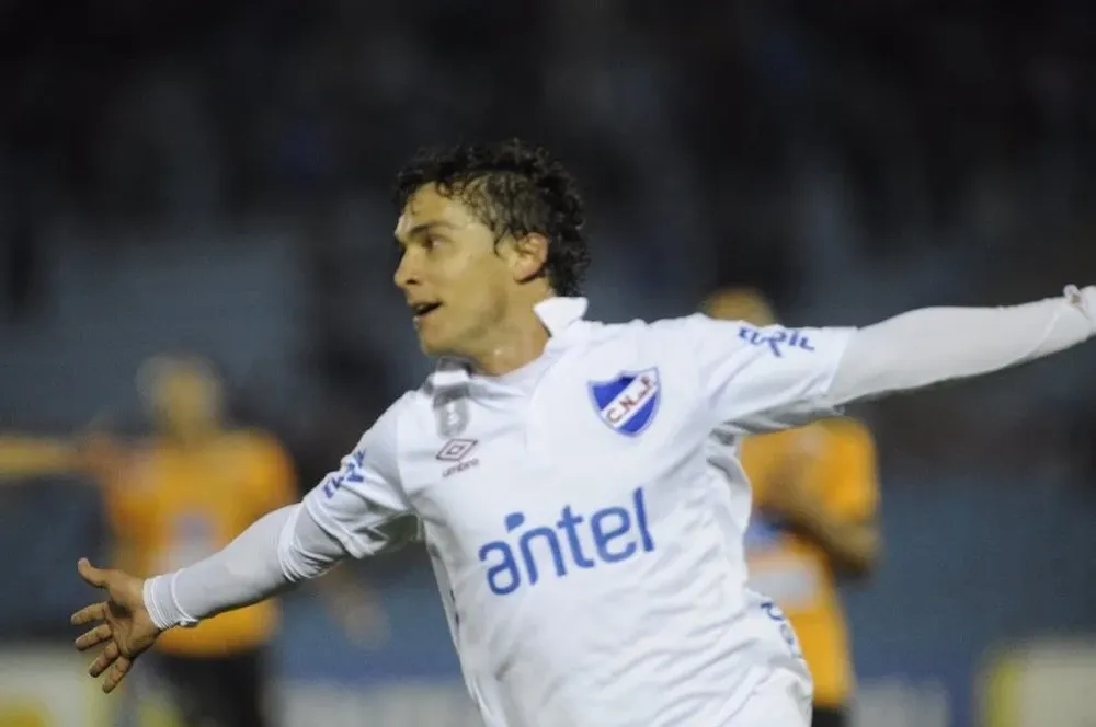 Sebastián Fernández, festeja el gol del triunfo parcial tricolor