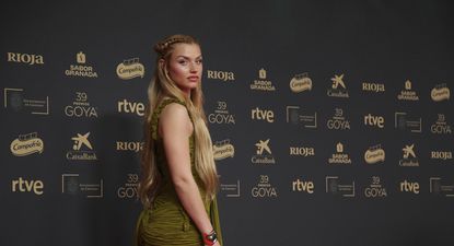 La actriz Mirela Balic llega a la alfombra roja de la 39 edición de los Premios Goya de la Academia de Cine que se celebra este sábado en el Palacio de Congresos y Exposiciones de Granada. EFE/ Miguel Ángel Molina