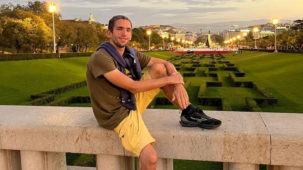 Artur nació con pocas células grasas y actualmente su porcentaje de grasa corporal es equivalente al de un deportista de élite.
