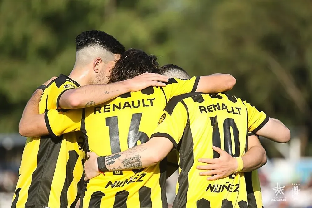 Peñarol festejó en Colonia