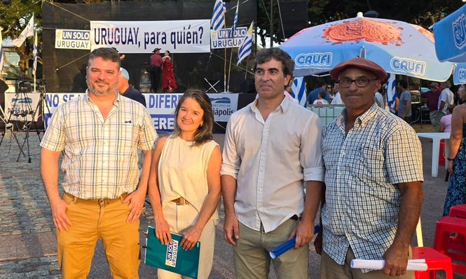 Un Solo Uruguay 2025: Economista y empresario de la pesca, Carlos Abel Olivera (orador); Dra. Fabiana Campos, de USU (lectura de proclama); Dr. Martin Aguirre (orador); Ing. Agr. Juan Pedro Ricceto, de USU (lectura de proclama).