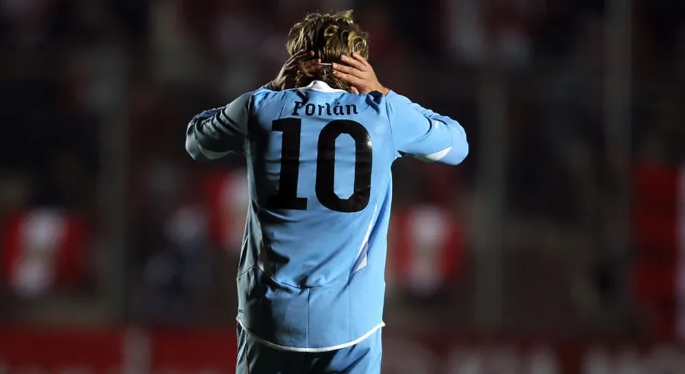 A Forlán el 10 le quedó por descarte