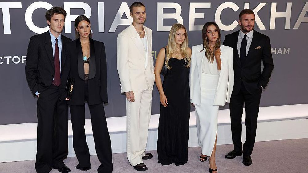 Cruz Beckham, Jackie Apostel, Romeo, Harper, Victoria y David Beckham en el estreno de su nueva serie el miércoles por la noche.