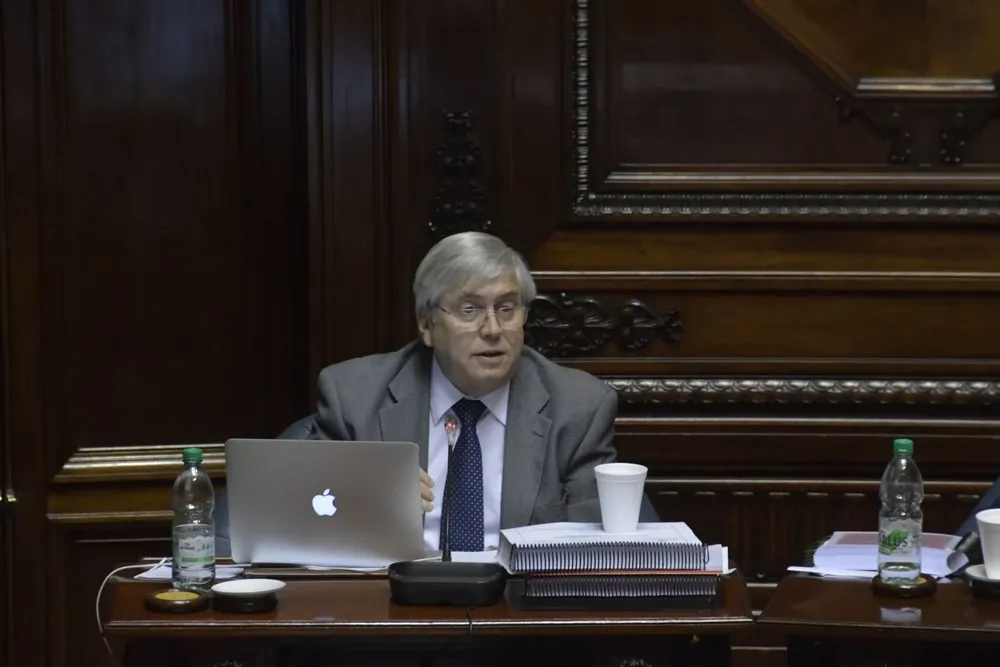 Archivo. Tabaré Viera durante una sesión en el Senado