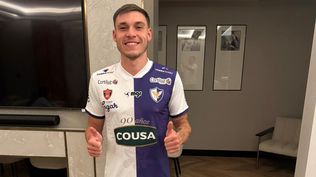 La foto de Manuel Ugarte con la camiseta de Fénix