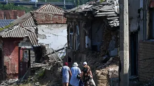En medio de la guerra, de la devastación y la pérdida, la vida cotidiana continúa. Y con ella, la economía doméstica, parte del gran aparato estatal que busca mantener a flote el gasto militar.&nbsp;