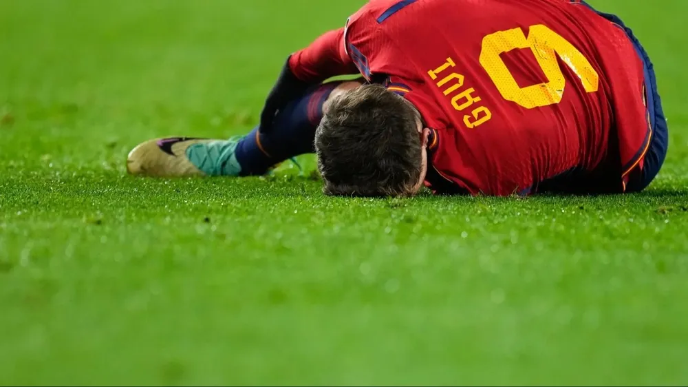 Gavi fuera varios meses.