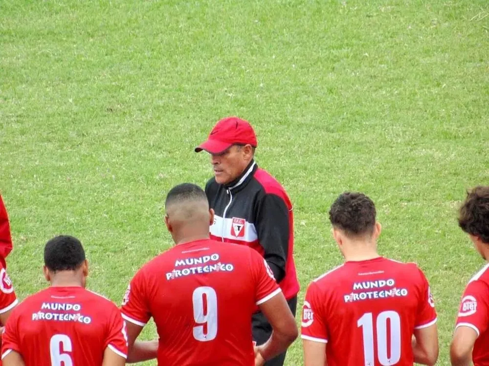 Gastón Machado inculca su idea de juego