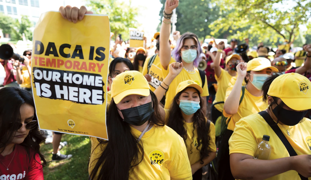 El DACA bajo asedio: detienen a beneficiarios a pesar de tener protección contra la deportación en EEUU