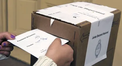 Dólar con fuerte descenso tras elecciones primarias argentinas