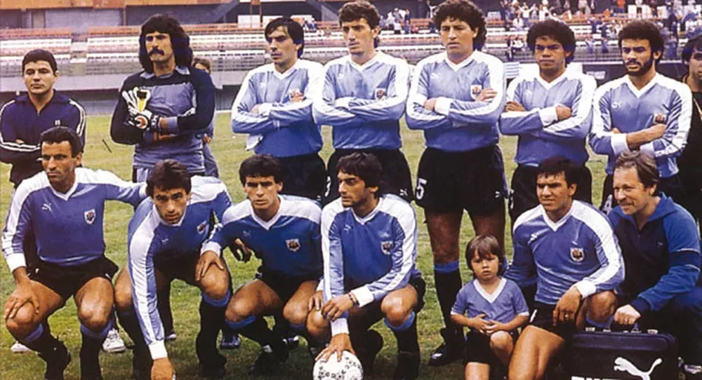 Pereyra, Trasante, Gutiérrez, Perdomo, Pintos Saldanha, Domínguez; Alzamendi, Matosas, Bengoechea, Francescoli y Sosa; los héores del 87