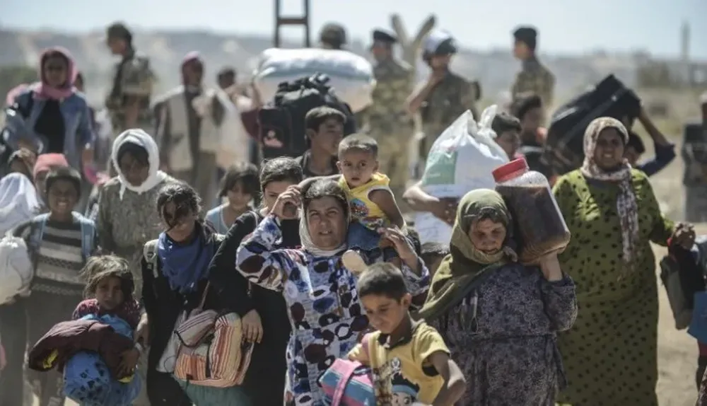 Refugiados kurdos abandonan Siria hacia Turquía