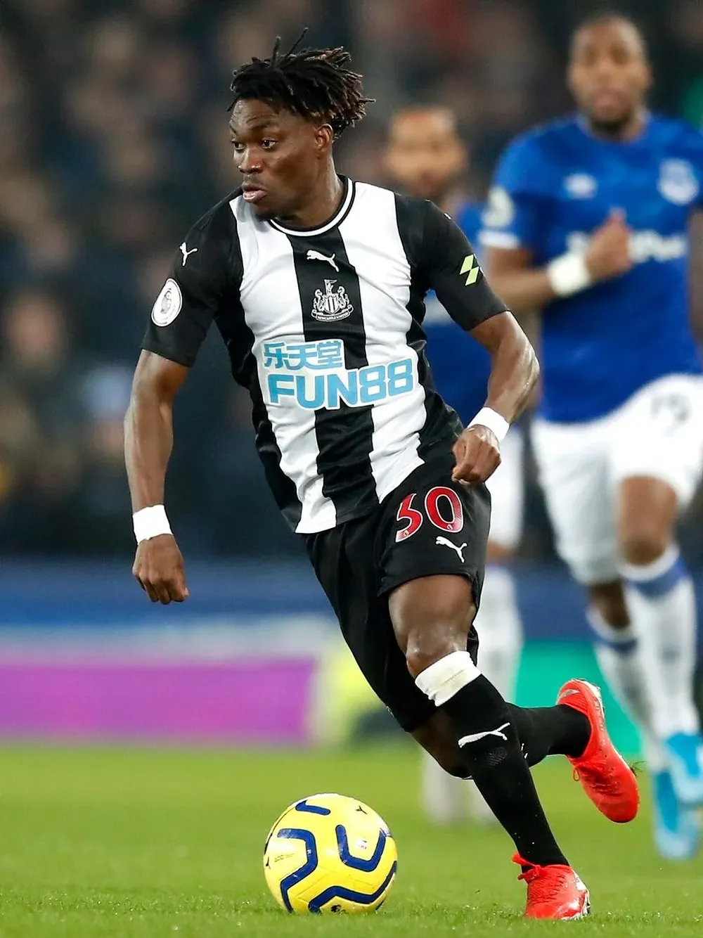 Atsu en una foto de enero de 2020 con el Newcastle.