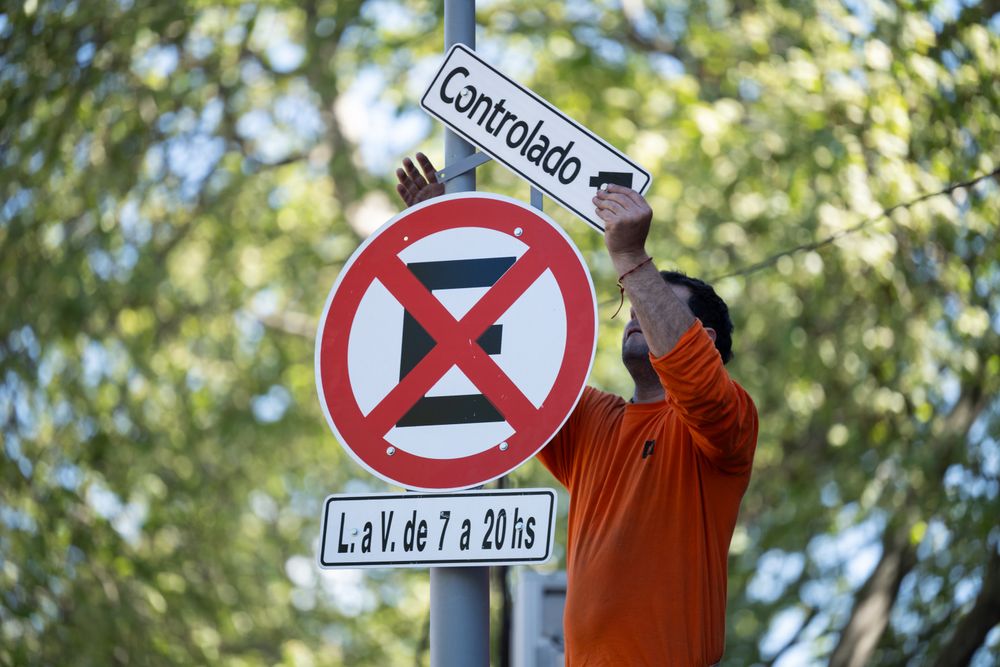 Este miércoles, la Intendencia de Montevideo colocó cartelería y cámaras en siete puntos de la ciudad para controlar el estacionamiento