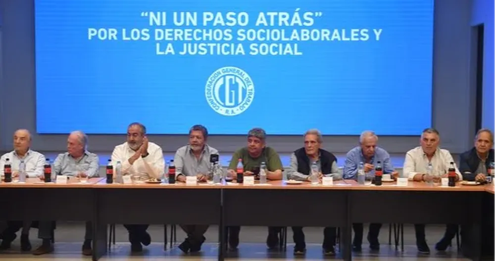 Los sindicalistas se reunieron en el Senado con los jefes de la bancada del peronismo.