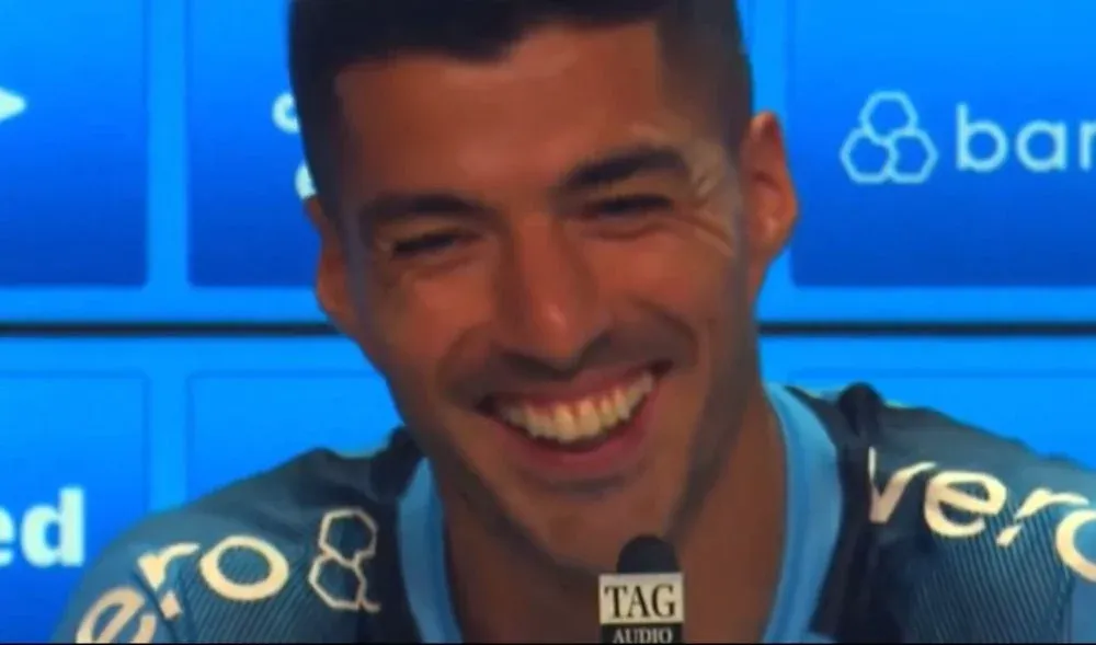 Luis Suárez se tentó en plena conferencia de prensa tras el último partido como local con Gremio