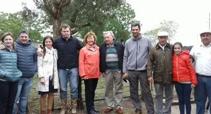 Integrantes de la cabaña y del escritorio este martes en Salto