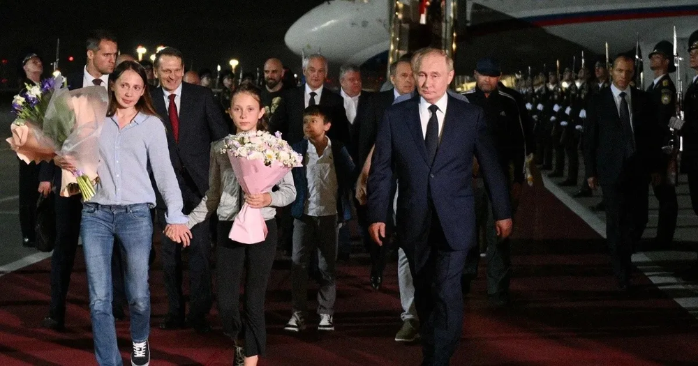 Putin condecoró en secreto a la pareja de espías rusos canjeados con Occidente