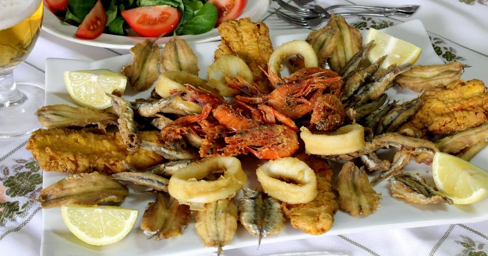 Pescaíto frito, uno de los platos más valorados de Andalucía.