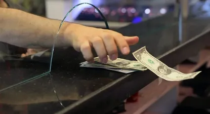 Dólar gana estabilidad y se mantiene arriba de $ 33