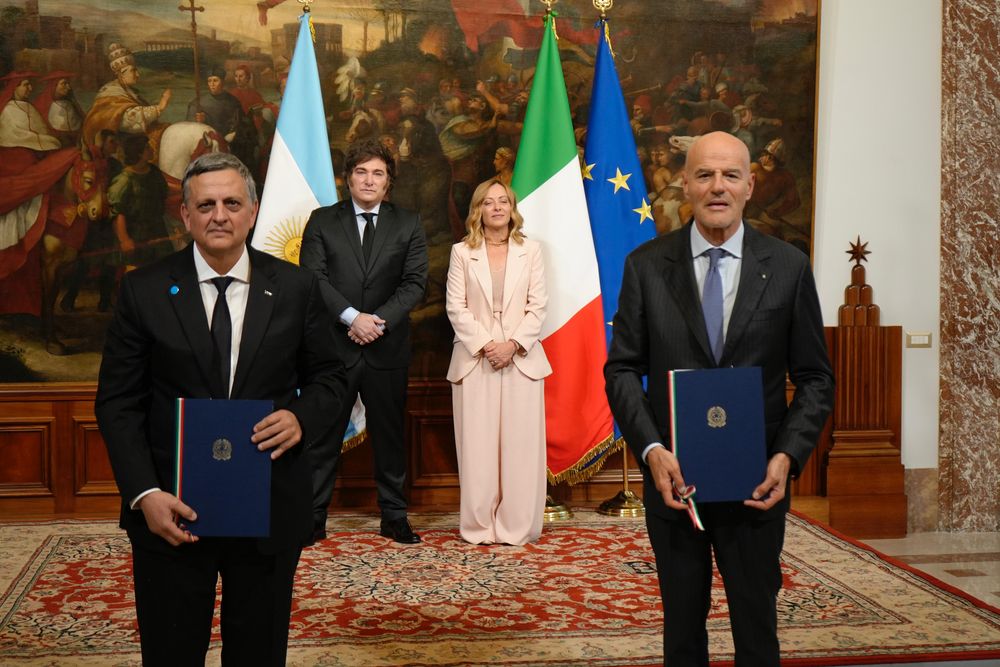 Firma del acuerdo entre YPF y ENI