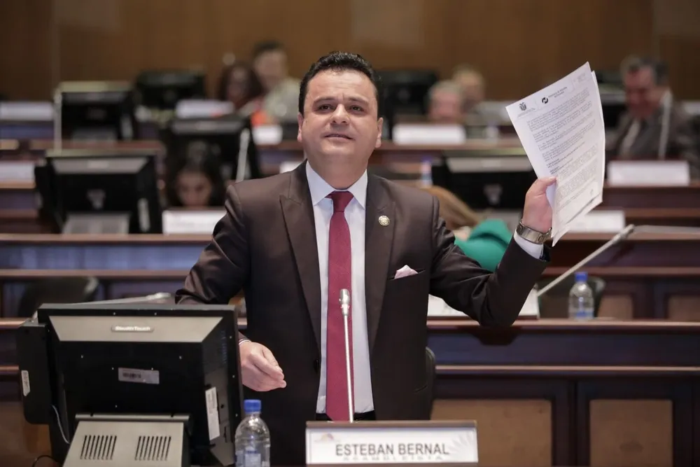 Bernal dijo que se alinean con el presidente Guillermo Lasso, no con Rafael Correa ni con el Partido Socialcristiano