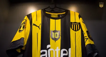 La camiseta de Peñarol en homenaje a Diego Maradona