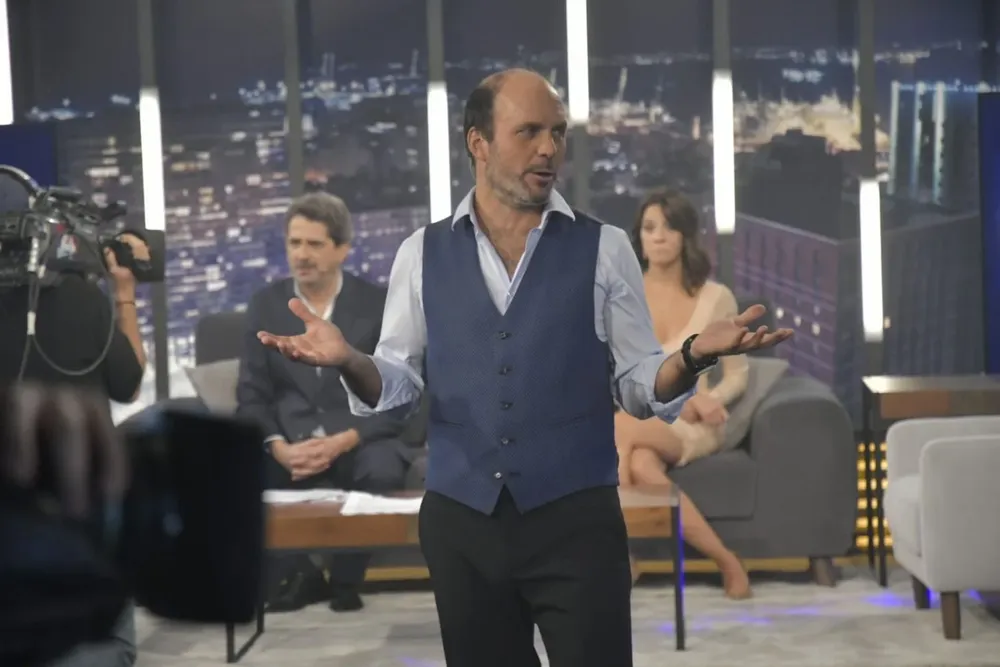 Ignacio Álvarez volvió con una nueva temporada de Santo y Seña