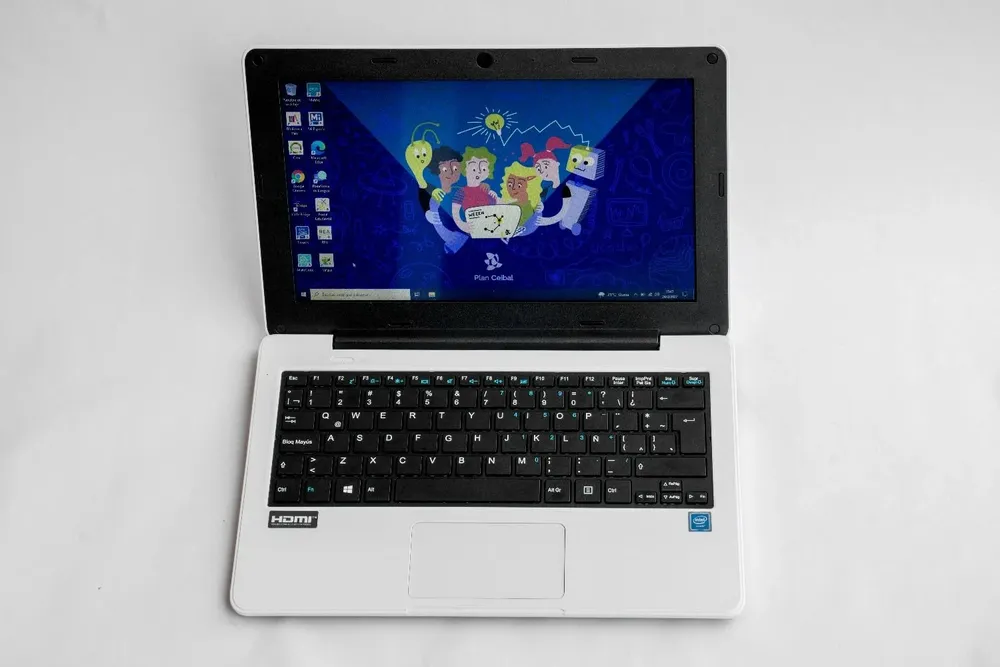 La computadora permite almacenar hasta 64 GB.