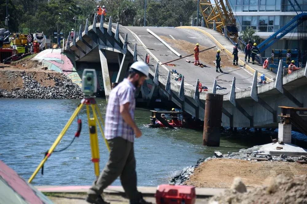 Reparación del puente de La Barra. (Archivo)