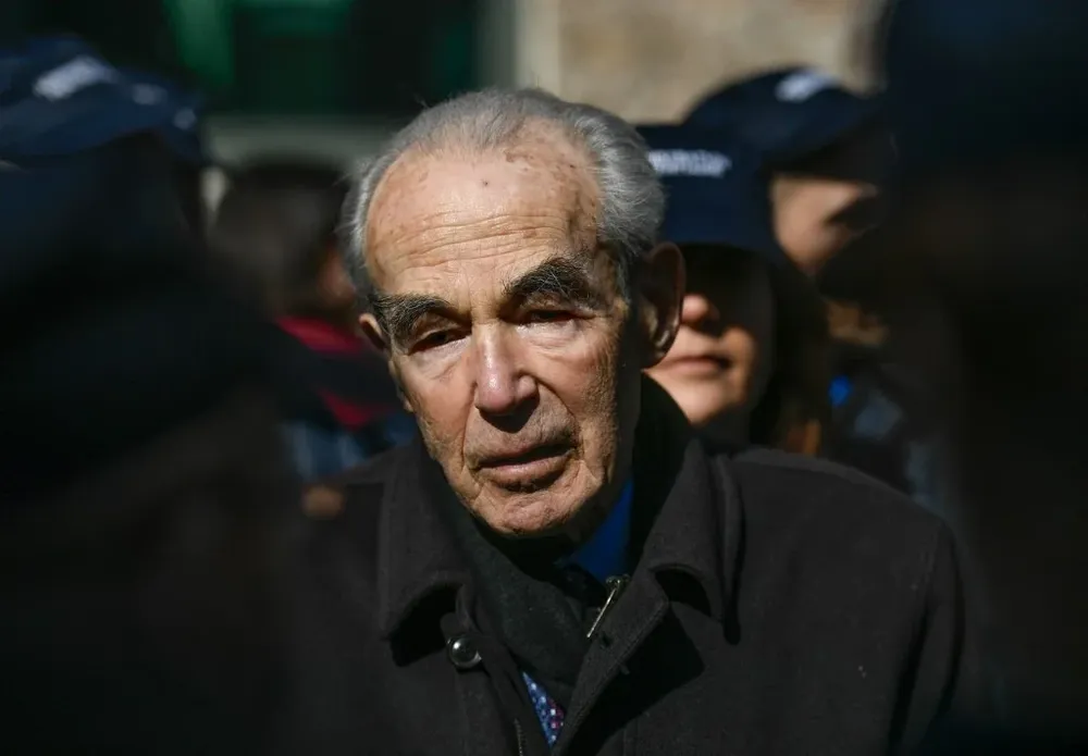 “La pena de muerte desaparecerá en el mundo porque es una vergüenza para la humanidad”, dijo Badinter en el 40° aniversario de la abolición en Francia.