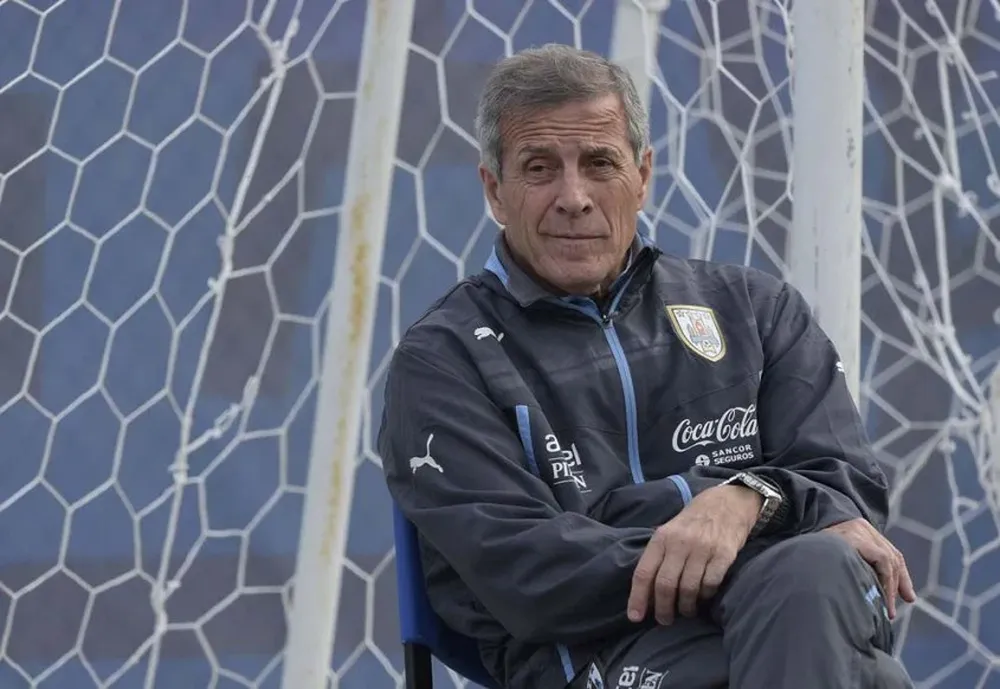 Tabárez hace su último ensayo. AFP