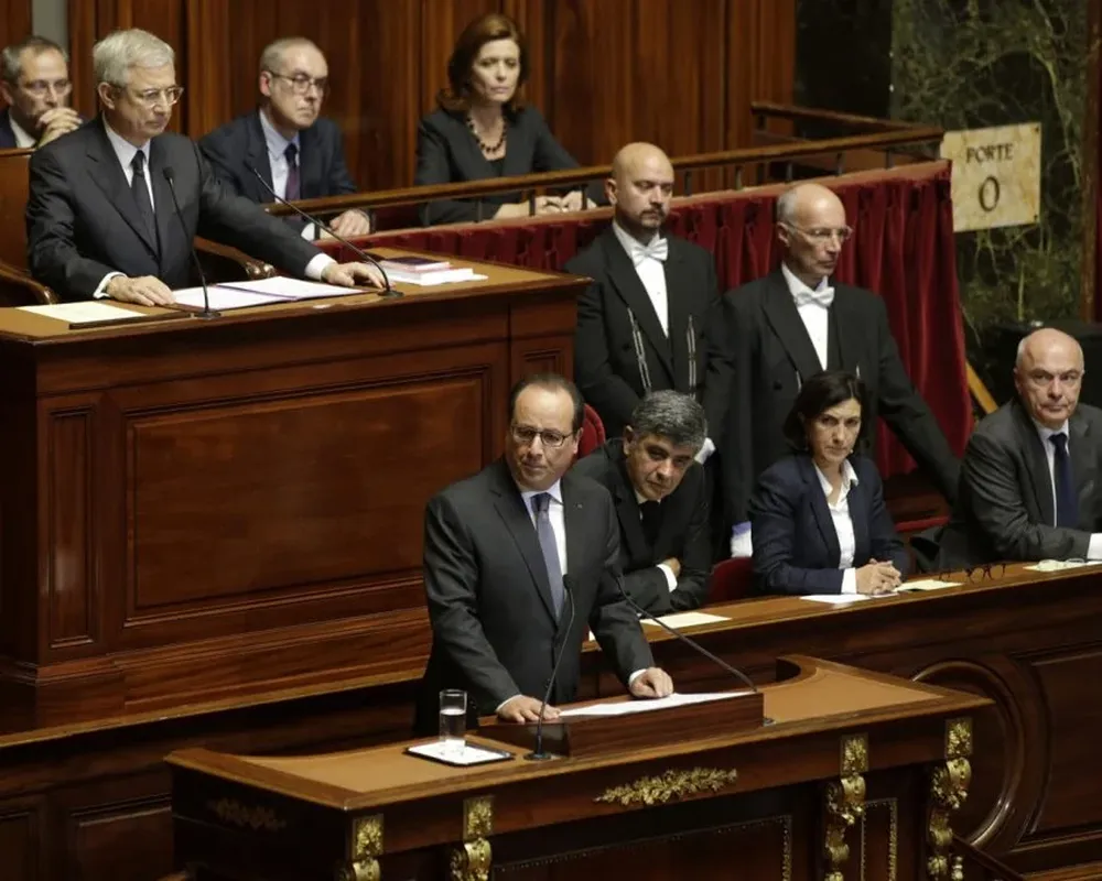 El presidente Hollande reunió a las dos cámaras en el castillo de Versalles