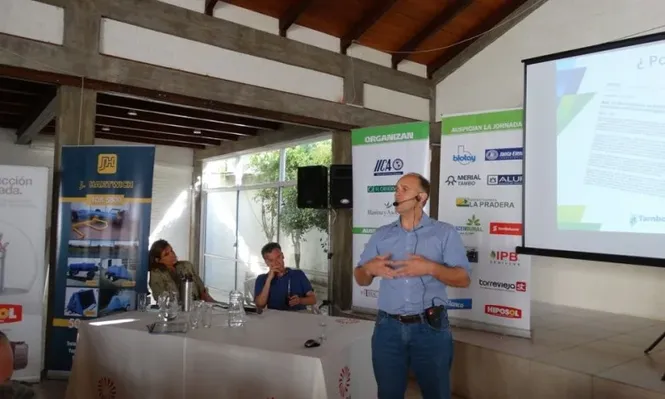 Gabriel Oleggini explicó el programa de Conaprole.