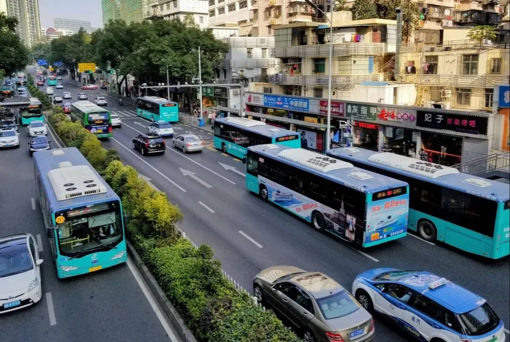 Los autobuses eléctricos de la ciudad permiten ahorrar 194.000 toneladas de CO2 al año.
