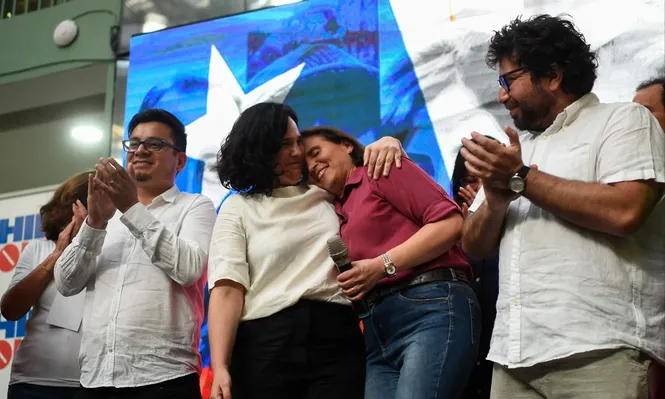 El oficialismo festejó la derrota del proyecto presentado por la derecha y la ultraderecha en el plebiscito constitucional.