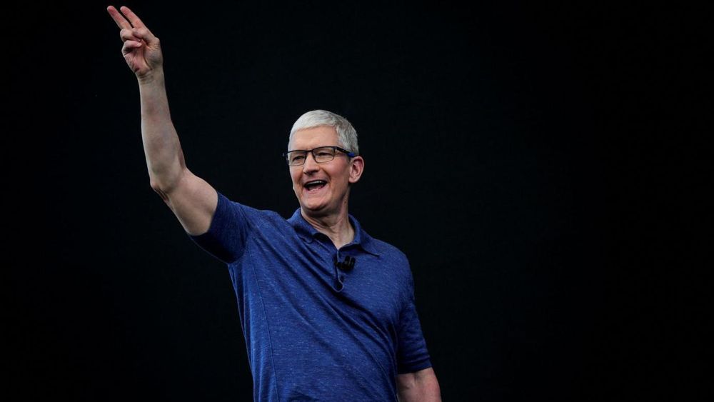 El máximo directivo de Apple, Tim Cook, estuvo en la cita en la que se hicieron los anuncios.