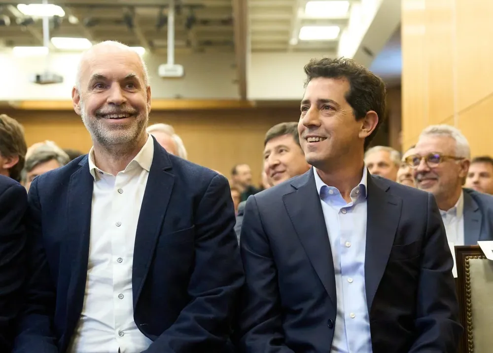Las fotos del kirchnerista Wado de Pedro, Rodríguez Larreta, el libertario Guillermo Francos juntos en la presentación de un libro