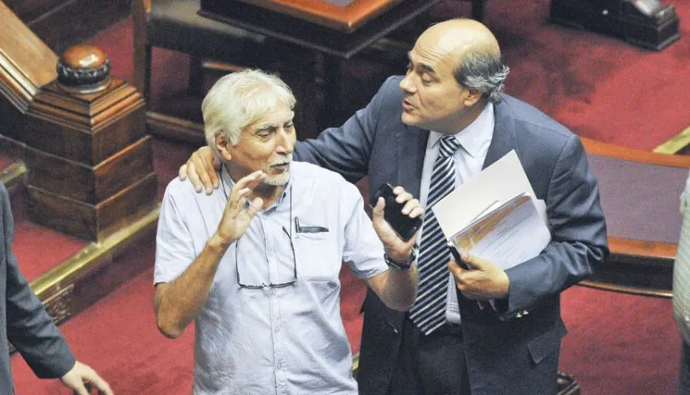 El diputado Pablo Abdala lleva hoy la carpeta con las denuncias al Parlamento