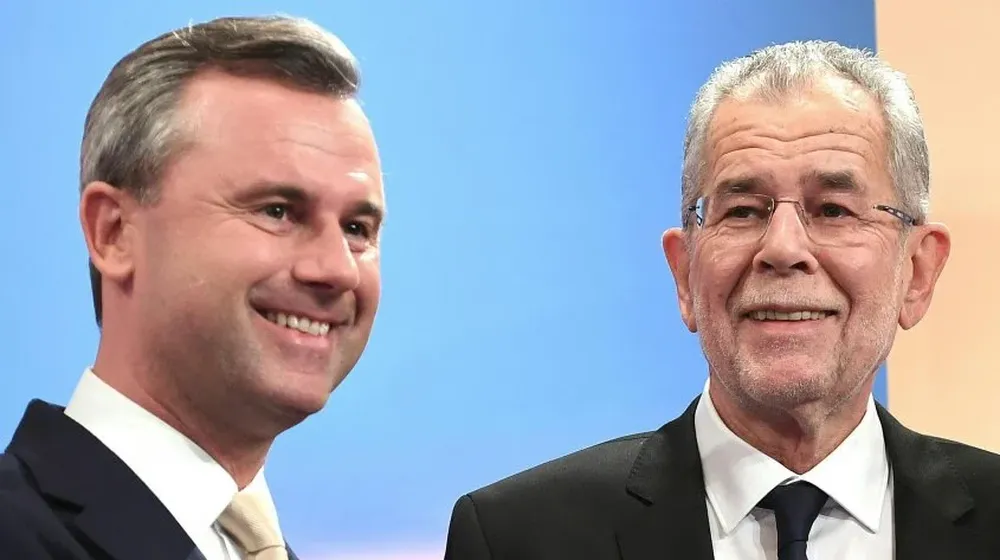 El candidato austríaco de extrema derecha Norbert Hofer y su rival Alexander Van der Bellen