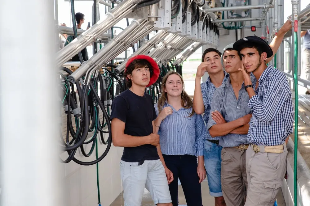 Desde 2015 la UTEC ha invertido $ 4.300.000 en equipamiento y máquinas en la Escuela de Lechería, para desarrollar un “tambo tecnológico educativo”.