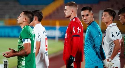Nacional y Santiago Wanderers antes de salir a la cancha en Quito
