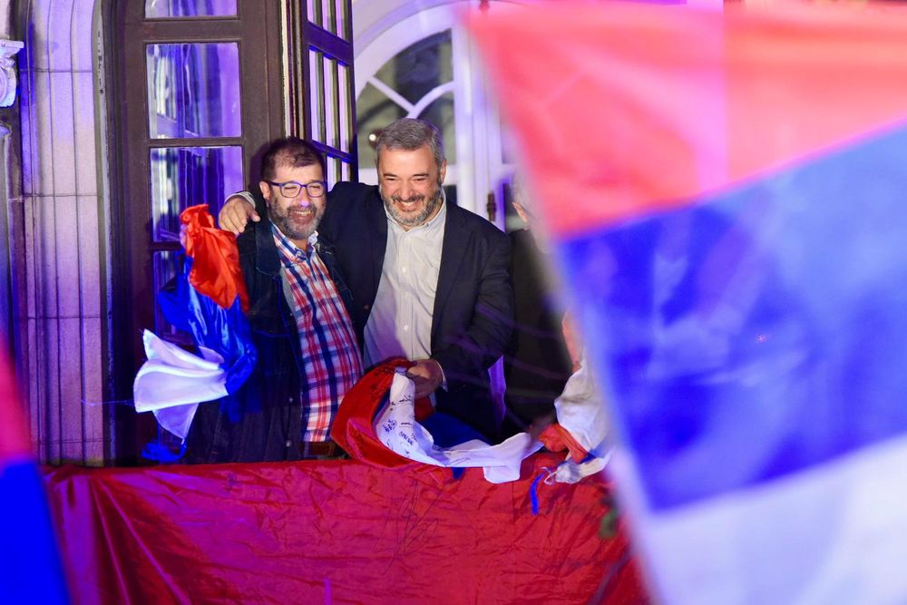 Mario Bergara es el nuevo intendente de Montevideo, festejos en la sede del Frente Amplio