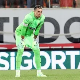 Muslera fue decisivo en la victoria de Galatasaray