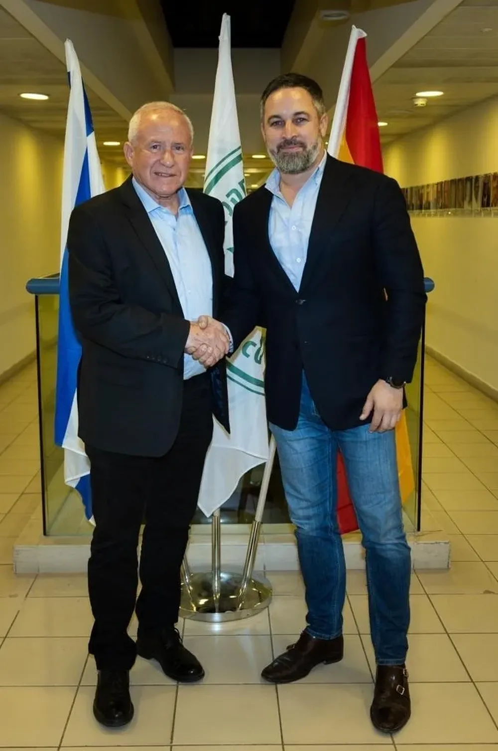 El ministro israelí de Agricultura, Avi Dichter, y el líder de Vox, Santiago Abascal, en Israel.