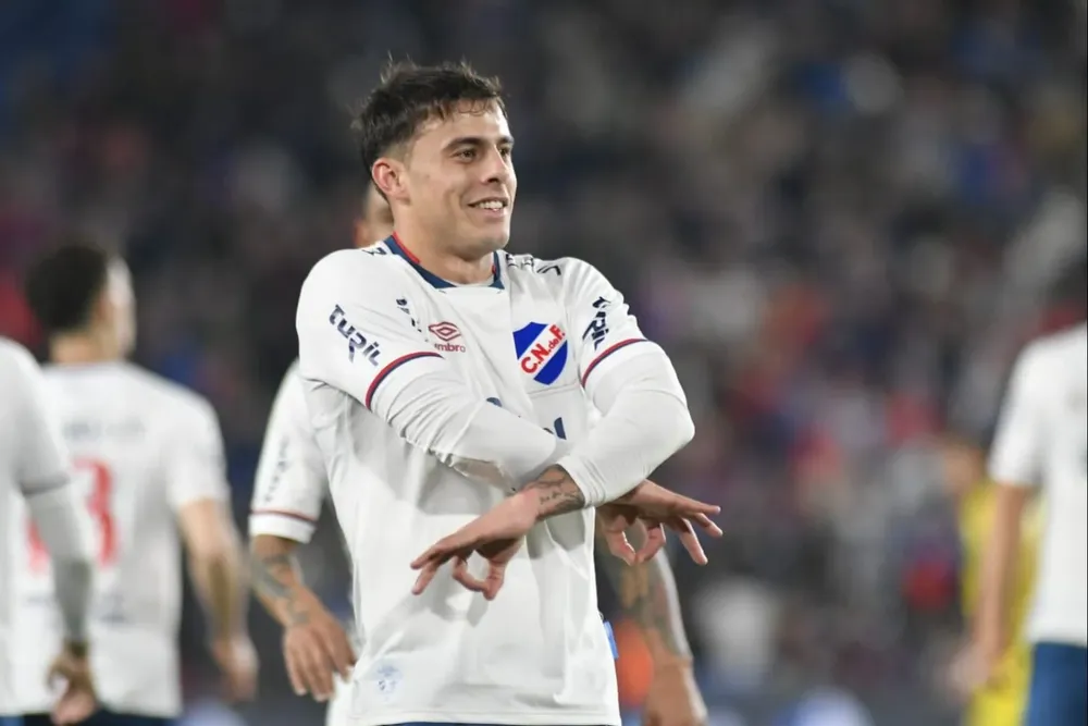Carballo clavó un golazo de zurda